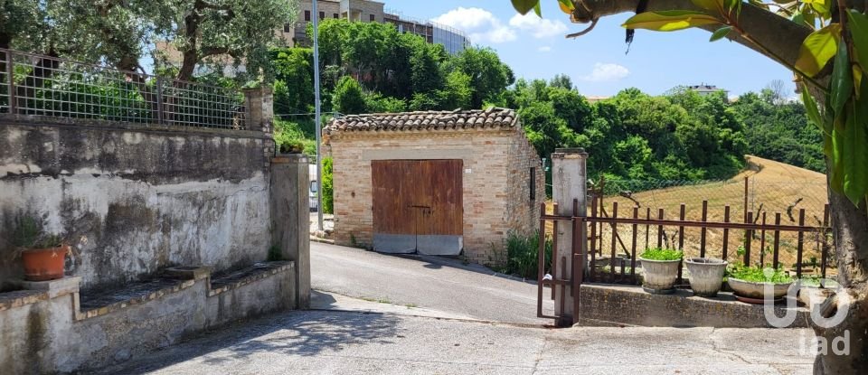 Casa indipendente / Villa 13 locali di 180 m² in Ponzano di Fermo (63845)