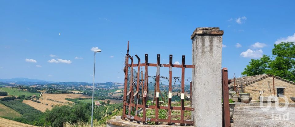 Casa indipendente / Villa 13 locali di 180 m² in Ponzano di Fermo (63845)