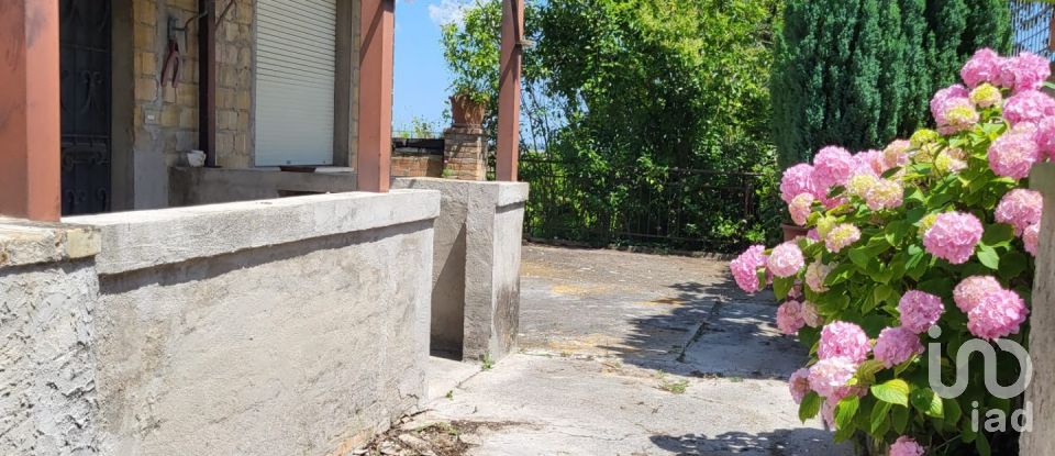 Casa indipendente / Villa 13 locali di 180 m² in Ponzano di Fermo (63845)