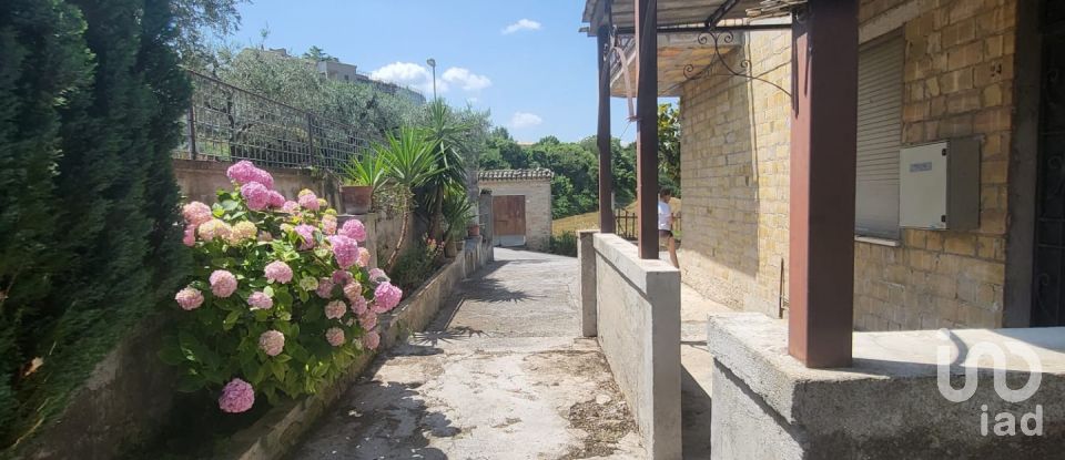 Casa indipendente / Villa 13 locali di 180 m² in Ponzano di Fermo (63845)