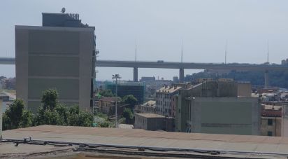 Loft 4 locali di 60 m² a Genova (16159)