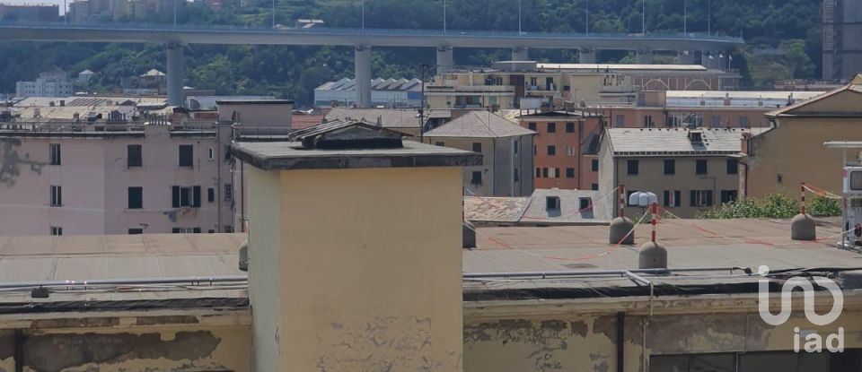 Attico / Mansarda / Loft 4 locali di 60 m² a Genova (16159)