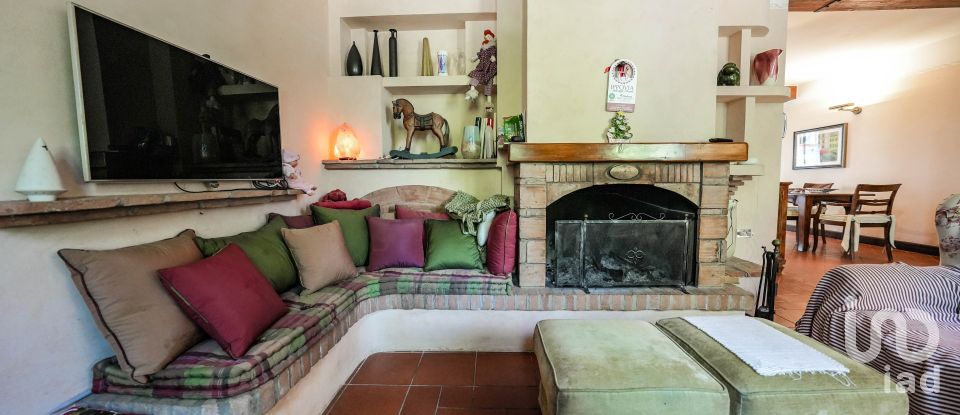 Casa indipendente / Villa 5 locali di 197 m² in Ostiglia (46035)