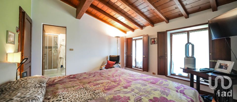 Casa indipendente / Villa 5 locali di 197 m² in Ostiglia (46035)