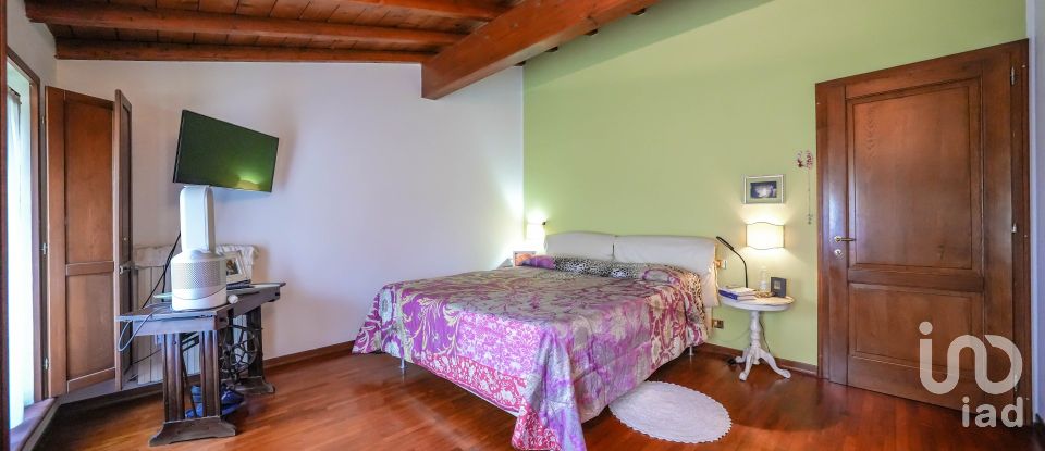 Casa indipendente / Villa 5 locali di 197 m² in Ostiglia (46035)