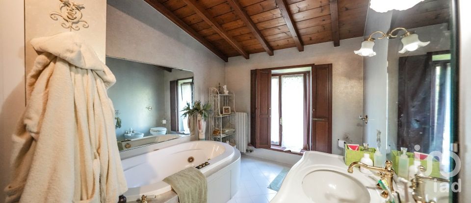 Casa indipendente / Villa 5 locali di 197 m² in Ostiglia (46035)