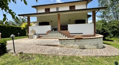 Villa 16 locali di 300 m² in Sulmona (67039)