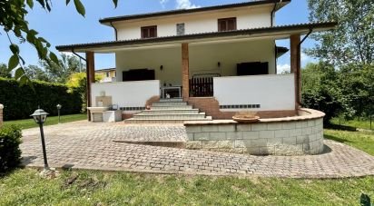 Casale 16 locali di 300 m² in Sulmona (67039)