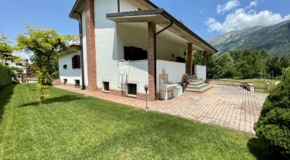 Casale 16 locali di 300 m² in Sulmona (67039)