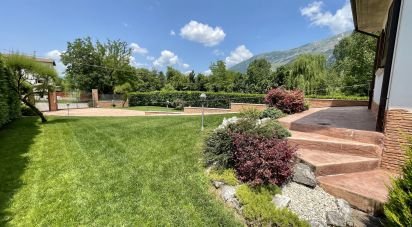 Casale 16 locali di 300 m² in Sulmona (67039)