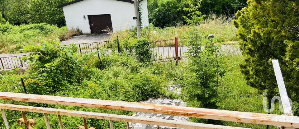 Casa indipendente / Villa 6 locali di 100 m² in Amandola (63857)