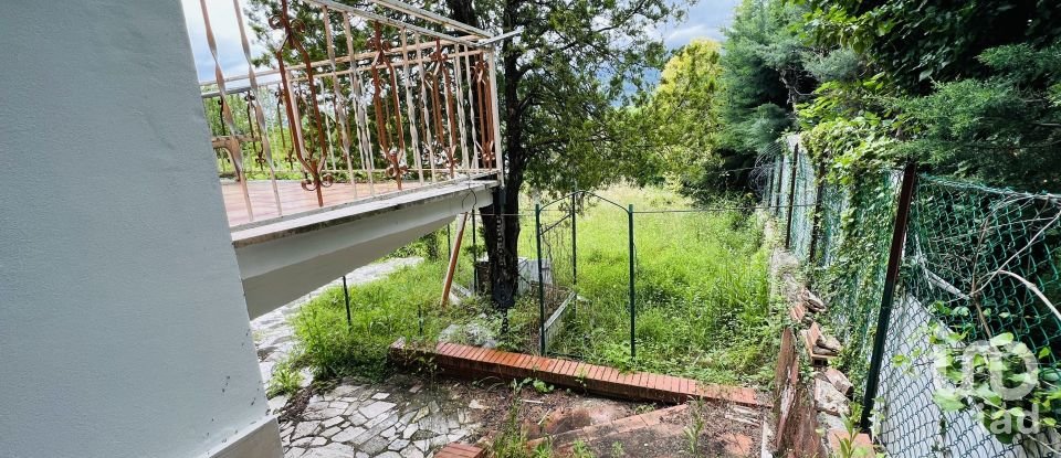 Casa indipendente / Villa 6 locali di 100 m² in Amandola (63857)