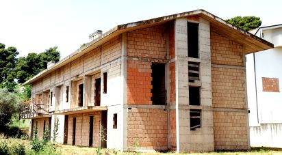 Costruzione di 820 m² in Collecorvino (65010)