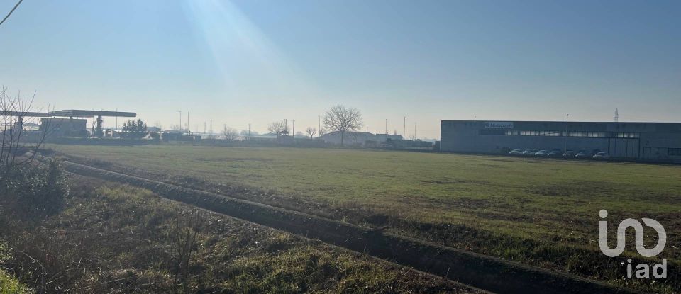 Land of 9,400 m² in Guidizzolo (46040)