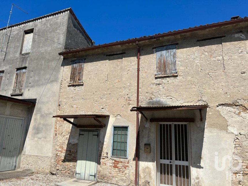Casa indipendente 7 locali di 220 m² in Ceresara (46040)