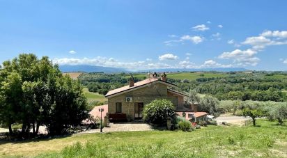 Casale 21 locali di 530 m² in Rosciano (65020)