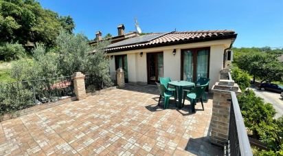 Casale 21 locali di 530 m² in Rosciano (65020)