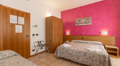 Hotel-ristorante di 1.820 m² in Loreto (60025)