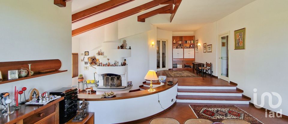 Casale 12 locali di 405 m² in Sant'Elpidio a Mare (63811)