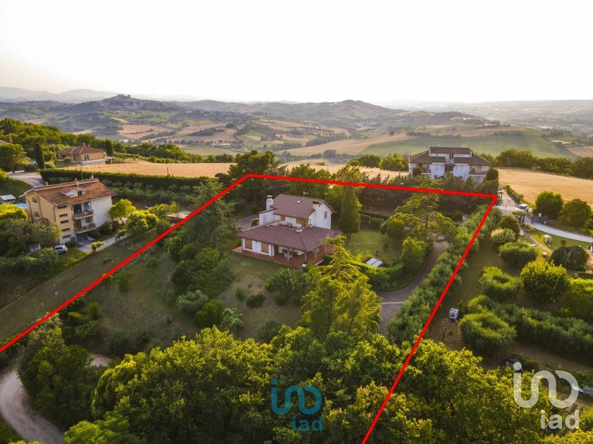 Casale 12 locali di 405 m² in Sant'Elpidio a Mare (63811)