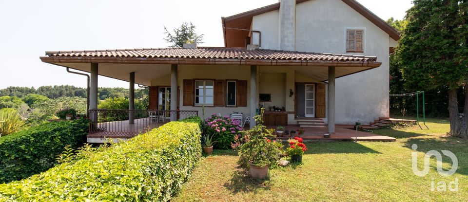 Casale 12 locali di 405 m² in Sant'Elpidio a Mare (63811)