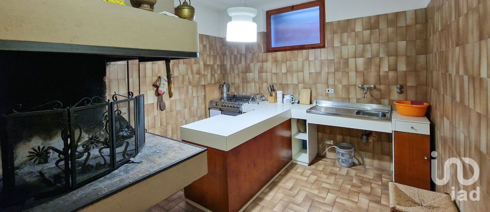 Casale 12 locali di 405 m² in Sant'Elpidio a Mare (63811)