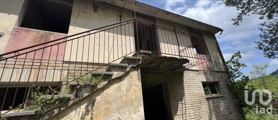 Townhouse 10 rooms of 200 m² in Montegiorgio (63833)