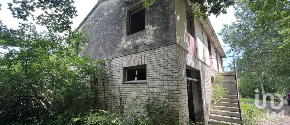 Townhouse 10 rooms of 200 m² in Montegiorgio (63833)