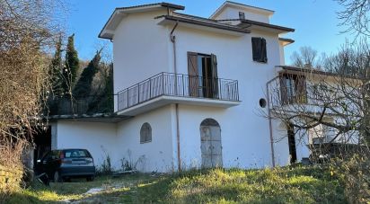 Villa 6 locali di 300 m² in Vicovaro (00029)