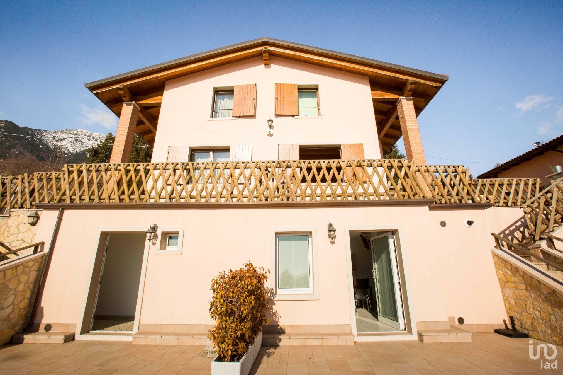 Casa indipendente 11 locali di 160 m² in Ferrara di Monte Baldo