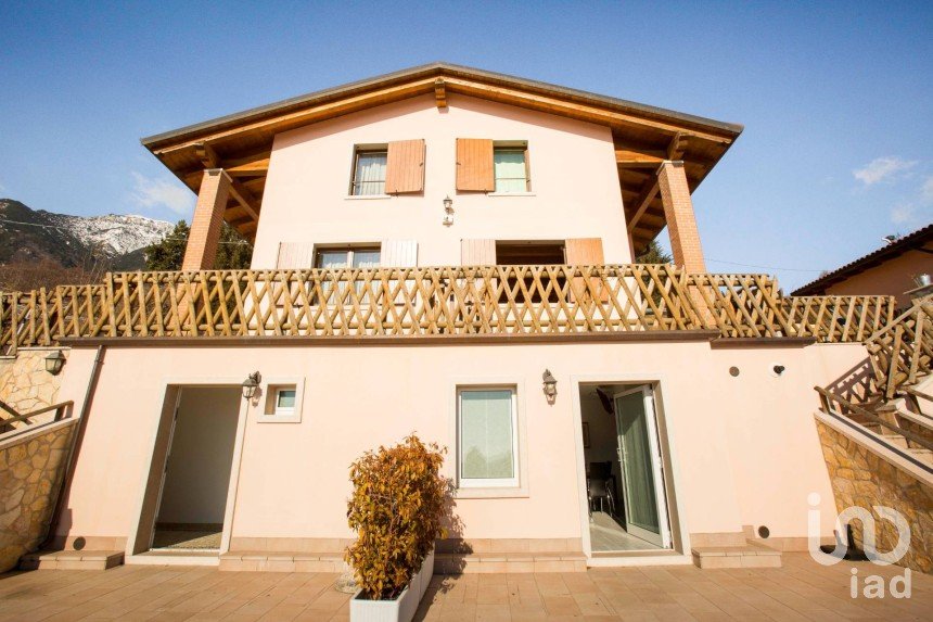 Townhouse 11 rooms of 160 m² in Ferrara di Monte Baldo (37020)