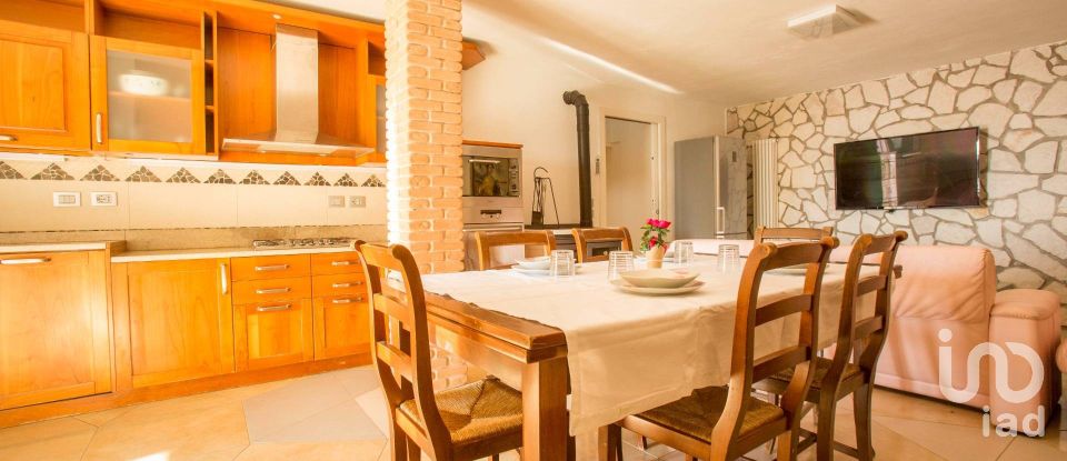 Townhouse 11 rooms of 160 m² in Ferrara di Monte Baldo (37020)