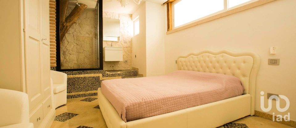 Townhouse 11 rooms of 160 m² in Ferrara di Monte Baldo (37020)