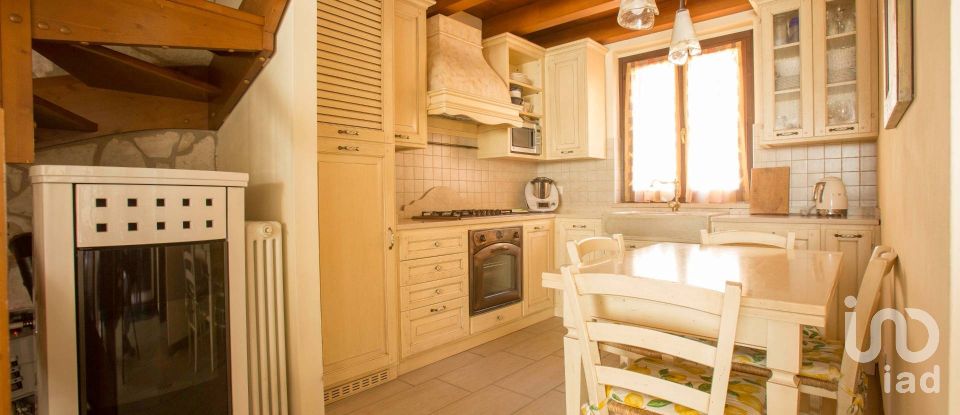 Townhouse 11 rooms of 160 m² in Ferrara di Monte Baldo (37020)