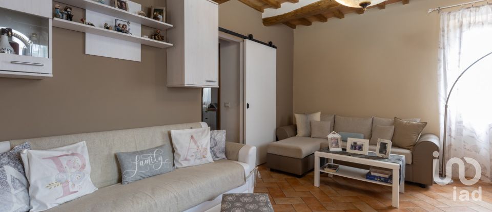 Rustico 8 locali di 355 m² in Camerino (62032)