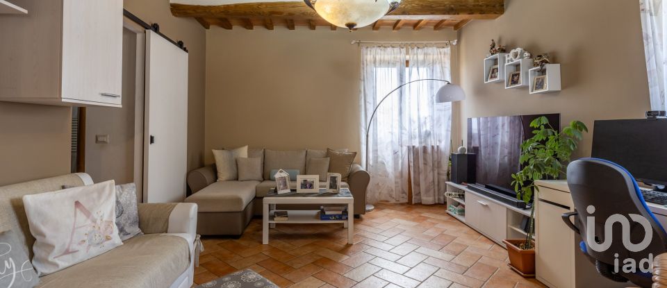 Rustico 8 locali di 355 m² in Camerino (62032)