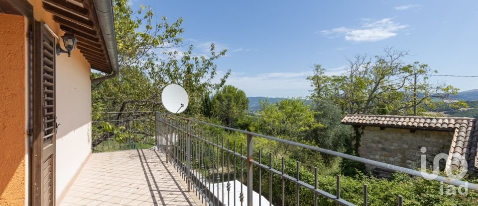 Rustico 8 locali di 355 m² in Camerino (62032)