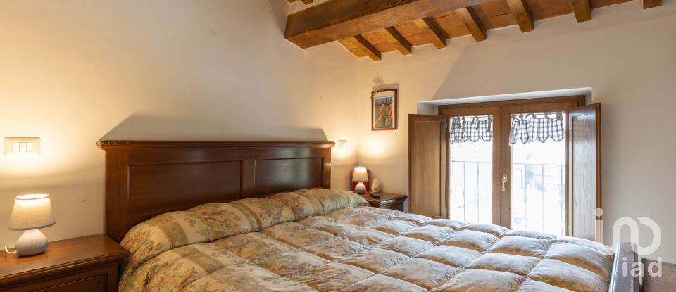 Rustico 8 locali di 355 m² in Camerino (62032)