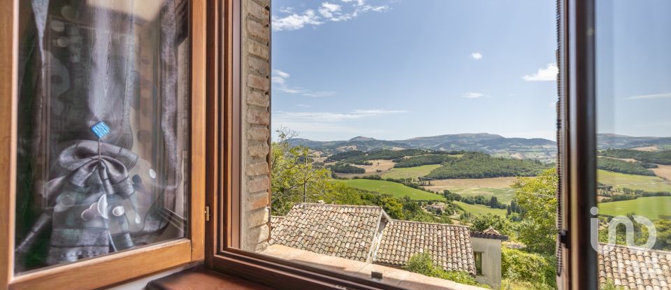 Rustico 8 locali di 355 m² in Camerino (62032)