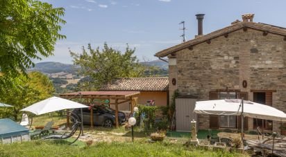 Rustico 8 locali di 355 m² in Camerino (62032)