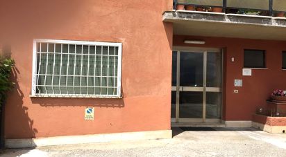 Building 5 rooms of 72 m² in Montopoli di Sabina (02034)