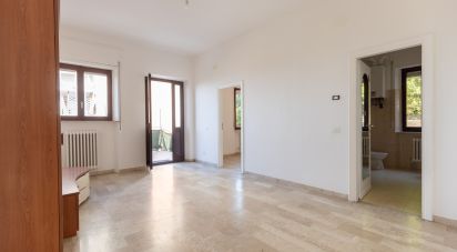 Land 4 rooms of 80 m² in Osimo (60027)