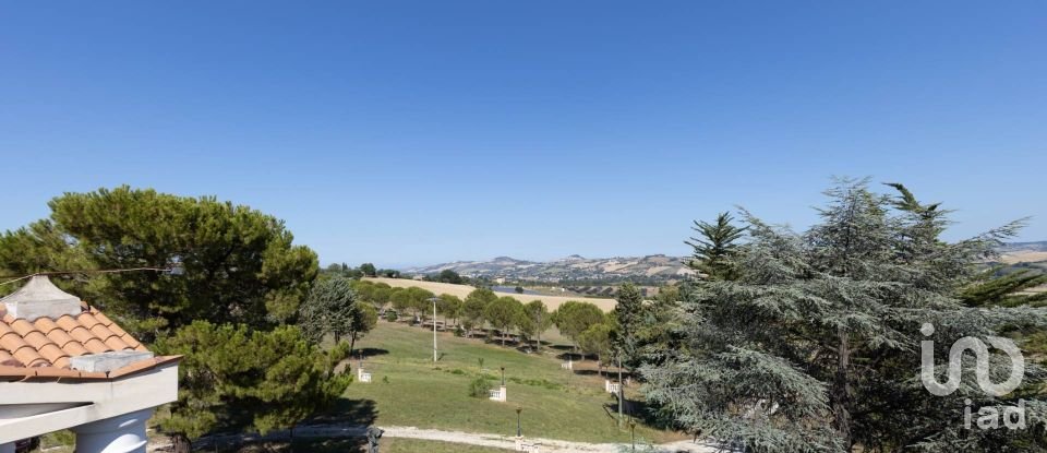 Farm 30 rooms of 900 m² in Rapagnano (63831)
