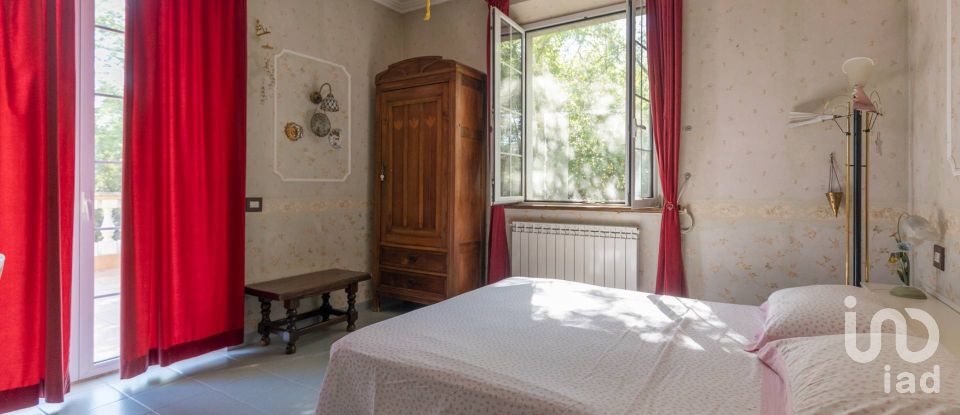 Villa 30 locali di 900 m² in Rapagnano (63831)