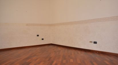 Land 4 rooms of 122 m² in Terni (05100)