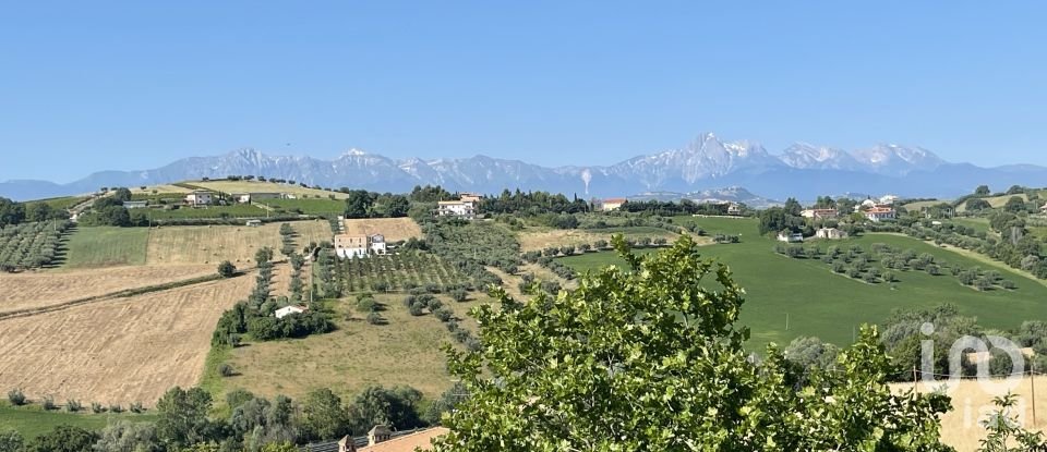 House 12 rooms of 422 m² in Mosciano Sant'Angelo (64023)