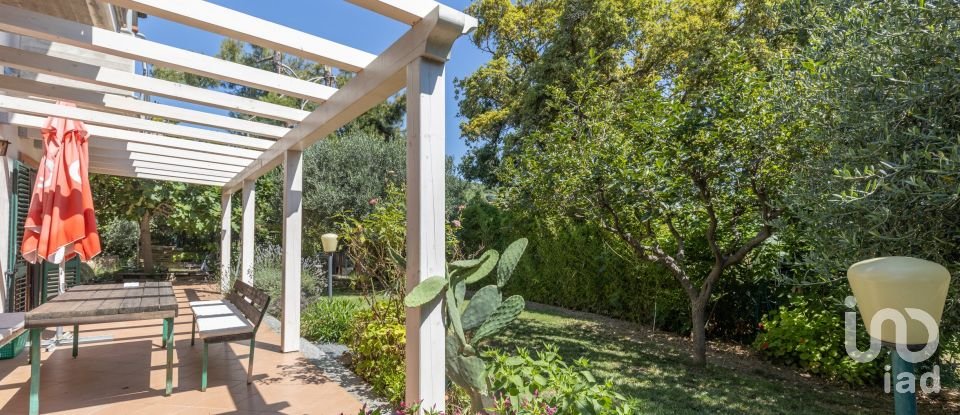 Townhouse 9 rooms of 205 m² in Sirolo (60020)