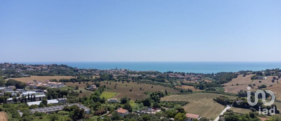 Townhouse 9 rooms of 205 m² in Sirolo (60020)