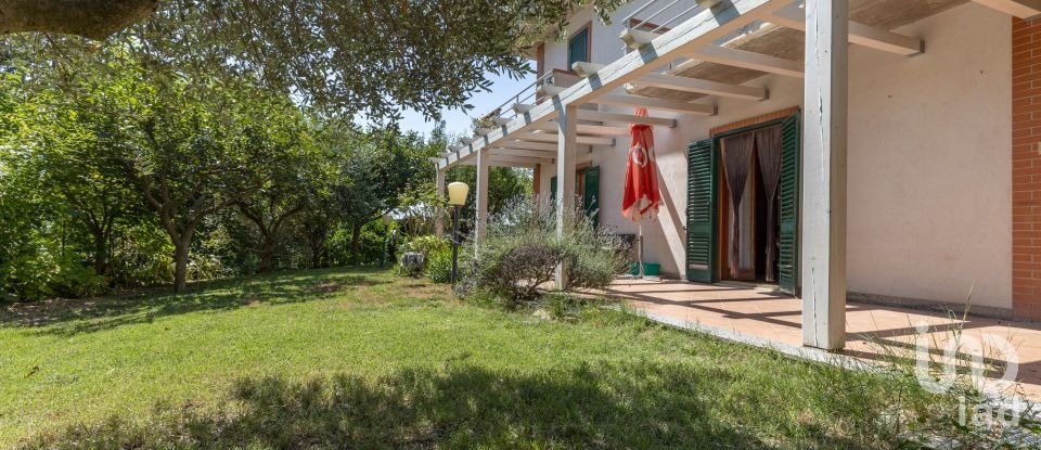 Townhouse 9 rooms of 205 m² in Sirolo (60020)