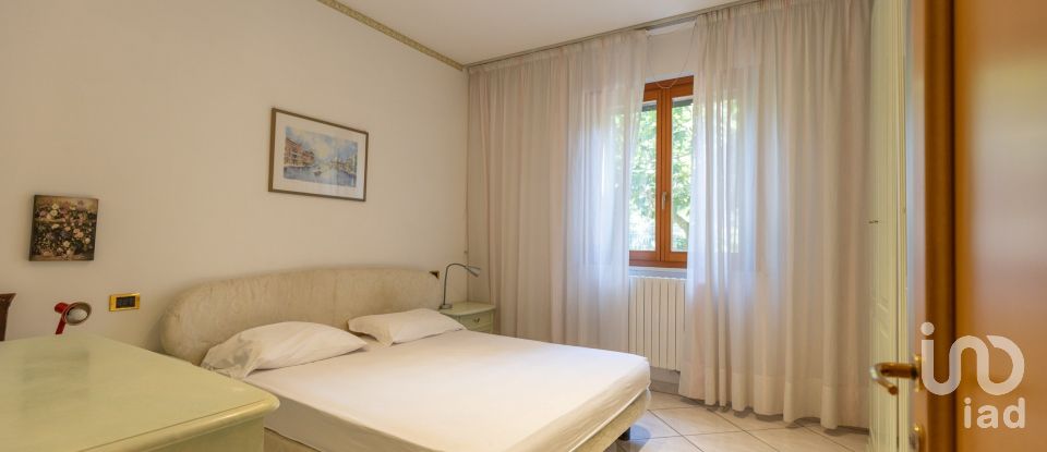 Townhouse 9 rooms of 205 m² in Sirolo (60020)